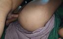 Village sexy couple Video: Priya rief ihre alte Freundin Mahendra an und bekam ihre...