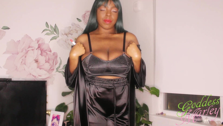 Goddess Marley: Fumador opulento