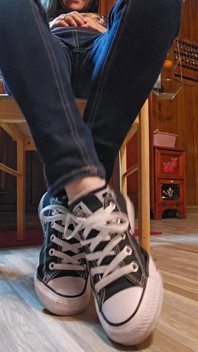 Scesi e pulisci le mie converse