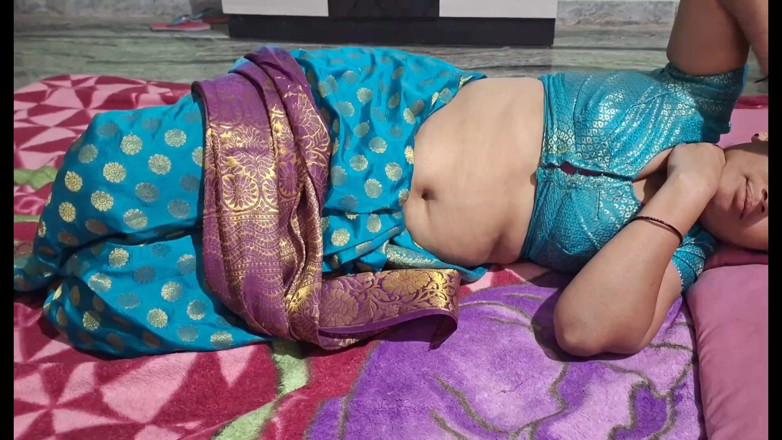 Sexy sindu: Indische hete Bhabhi alleen thuis hongerig naar seks