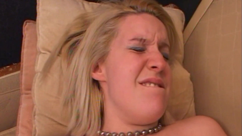 My real dirty life: この曲線美の女の子は、整備士にマンコを犯され、手で犯されます