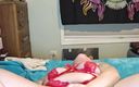 Jenn Sexxii: Une MILF coquine jouit en squirtant dans de la lingerie...