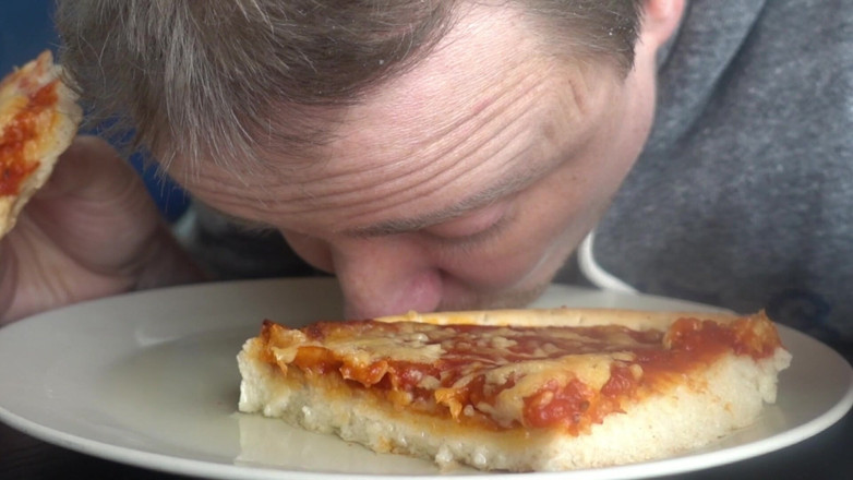 Food Pissplay: I Piss on a Pizza to Eat It