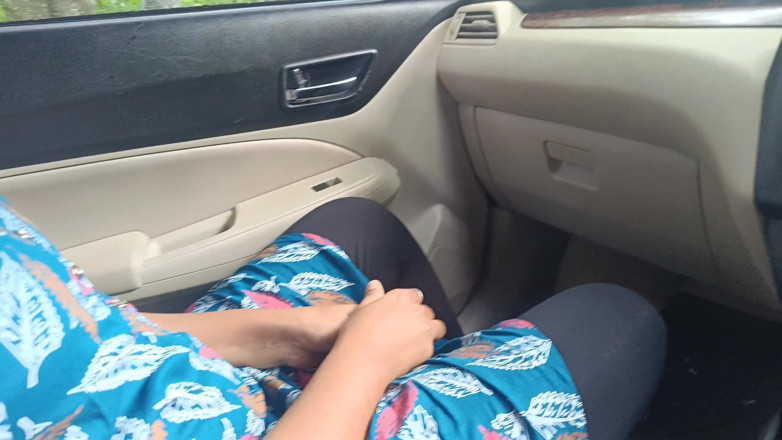 Inba: Office Manager Enjoying Hot Romance with Married Colleague Inside Car...