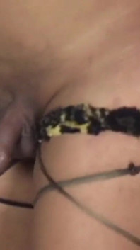 Si blonde Latina transeksual dalam pakaian dalam dikongkek dalam pantat