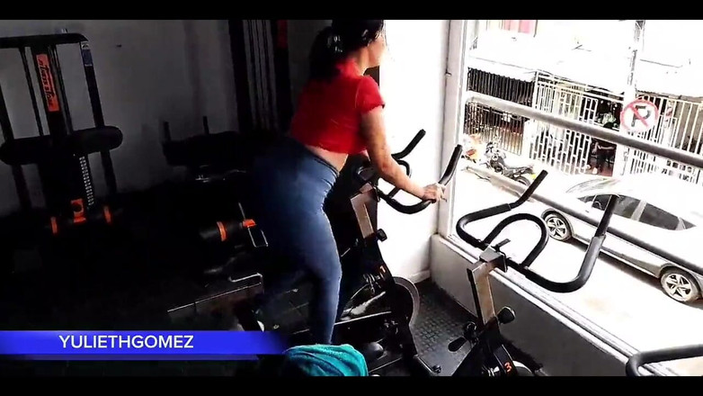 Yulieth Gomez: In de sportschool geef ik mijn stiefvader een geweldige pijpbeurt...