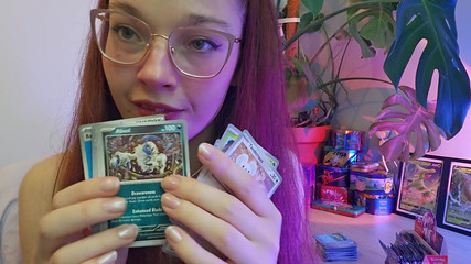 petitesubkitten: Asmr hračky tahá roztomilou zrzku