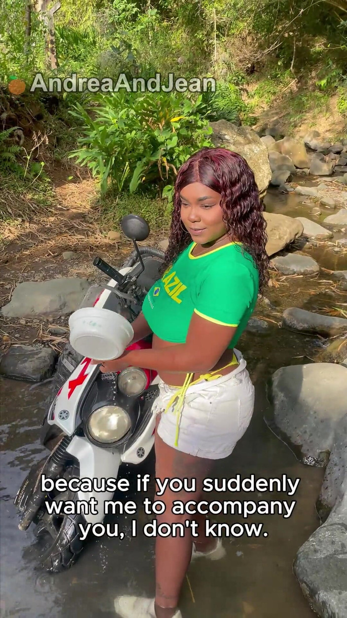 AndreaAndJean: Pomáhám cizinci a ona chtěla jít do lesa mít se...