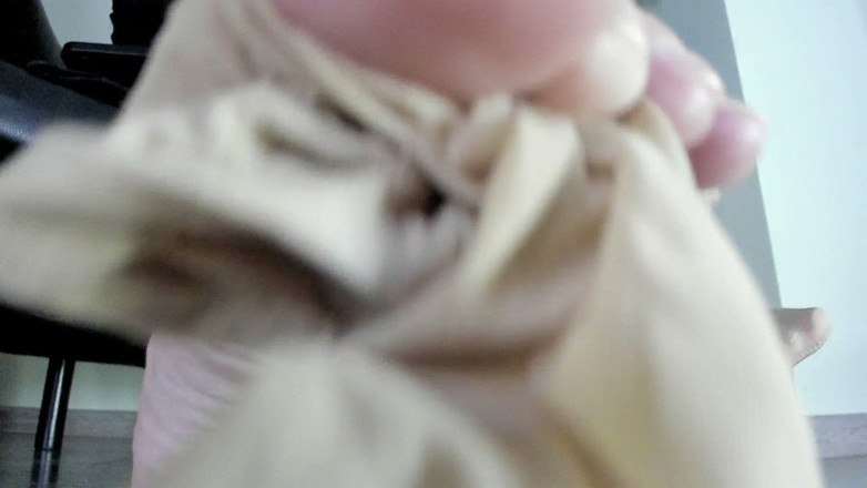 Feet lady: Schnüffsche an meinen nylonsocken
