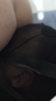 Doble Blondies en nylon esclavo cara consolador mear follando