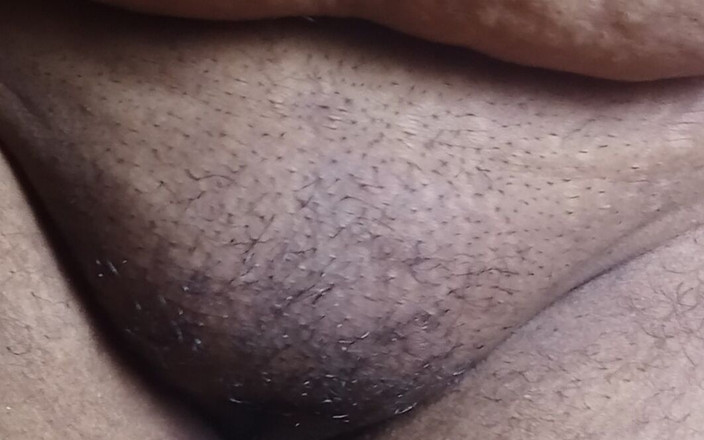 Bedroom: VID-20230124-WA0022.mp indická dáma před výkonem v koupelně