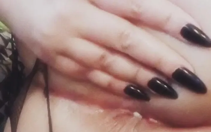 WildFlawiii: Real Amateur Fucks Her Tight Little Asshole but a Dildo