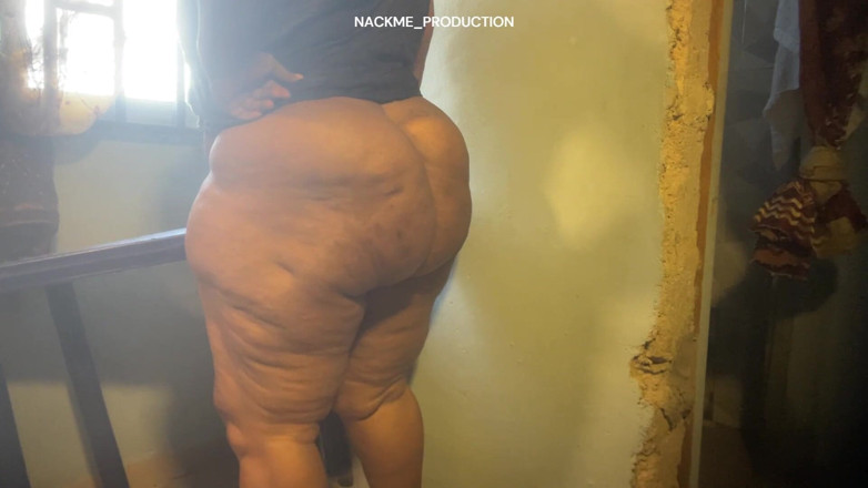 NACKME_PRODUCTION: Mein mann weigert sich, mir ein paar sexspielzeug zu kaufen,...