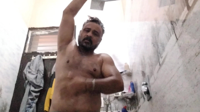 Austin Rose: シュガーダディの入浴シーン ヌード