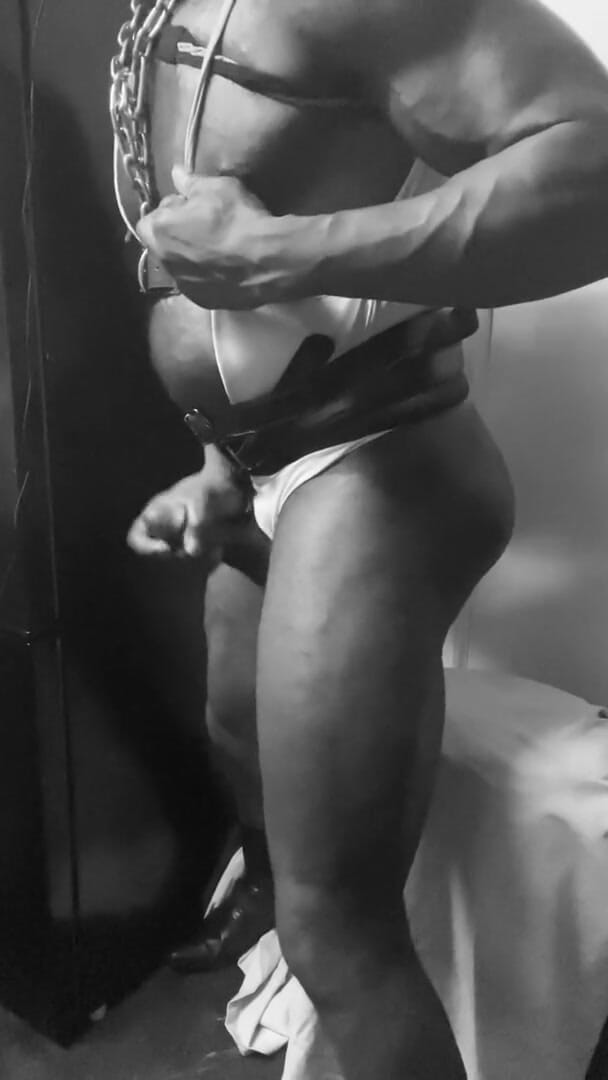 Masculine crossdresser: Kinky black slutty bodybuilder poses and cums in singlet and...