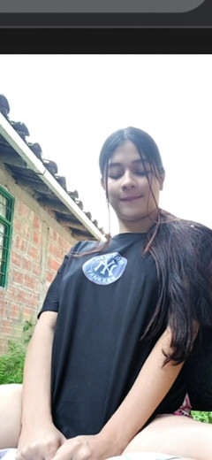 Yulieth Gomez: O fată sexy transmite și se atinge singură pentru fani