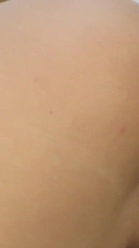 Fan di calcio spagnolo allunga le gambe