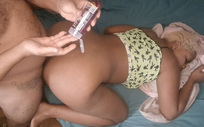 Aline Black: Visite de la chambre de la femme de ménage...