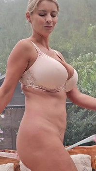 Traiyng, beaucoup de culottes une à une