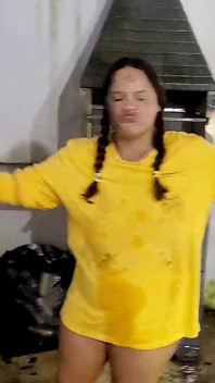 คนเก็บดีบุกโชว์ช่องคลอดเพื่อรับรางวัล