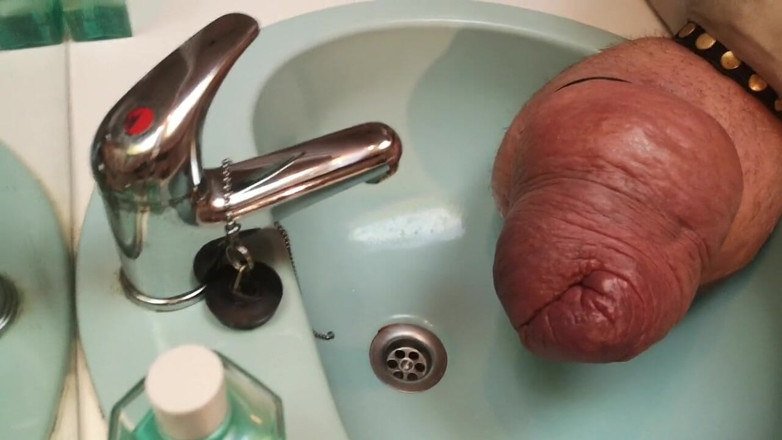 Monster_Meat_: Il pisciare mostruoso è come una fonteina