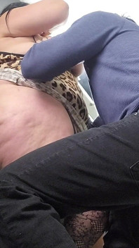 Rijpe bbw-milf verleidt jonge mensen, alleen fans in slow motion