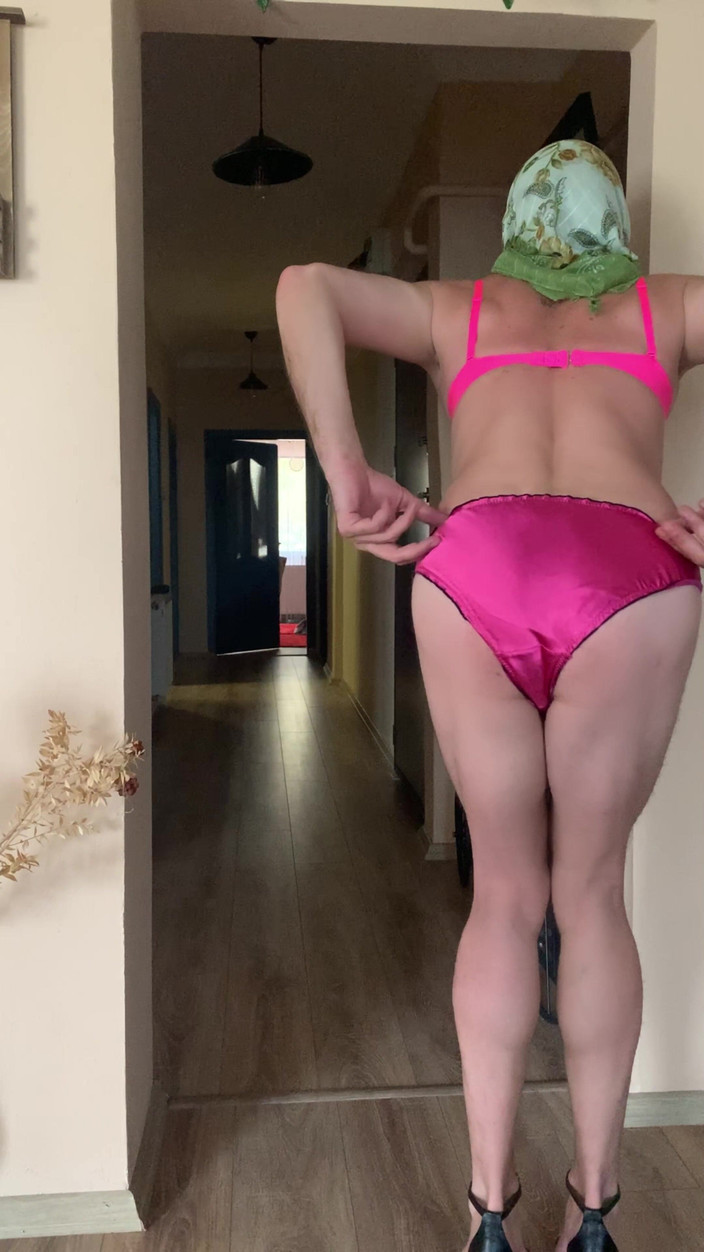 cd_aysemmm: Esperando al pizza boy, espero follarme