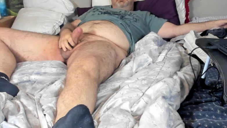 ChubbyDaddyBearLuka: प्यारे वसा भालू चिकनाई और एक सेक्स खिलौना के साथ झटके देता है और फिर उसके हाथ पर सह जाता है।