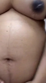 妊娠中の義姉の乳首