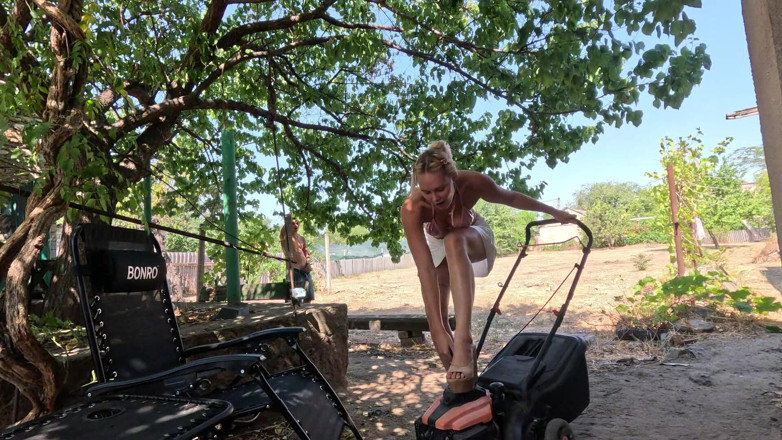 HotPrincessUA: Cranking in Sexy Platform Shoes Lawn Mower &amp; Car Wont Start