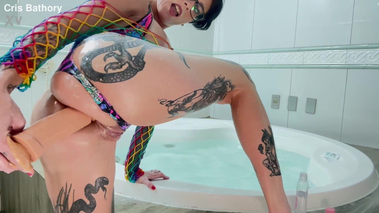 Cris Bathory: Pornohvězda Cris Bathory se baví se svým obrovským robertkem v...