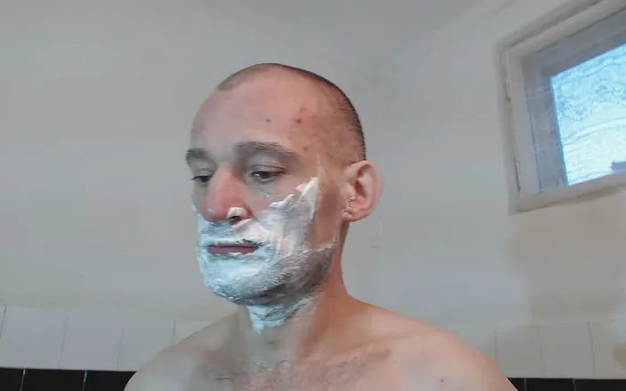TIVADAR 73: Tivadar 73 ( stripchat modell ) Shaving