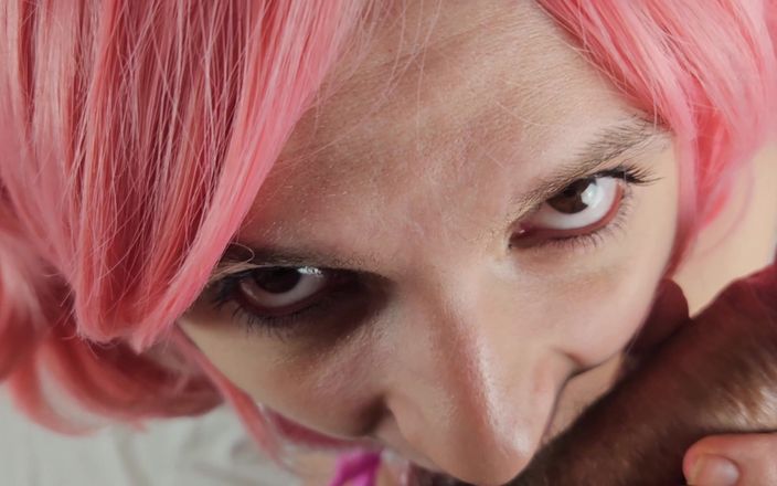 French Julia: Chica kawaii chupa cosplay y traga leche caliente en garganta...