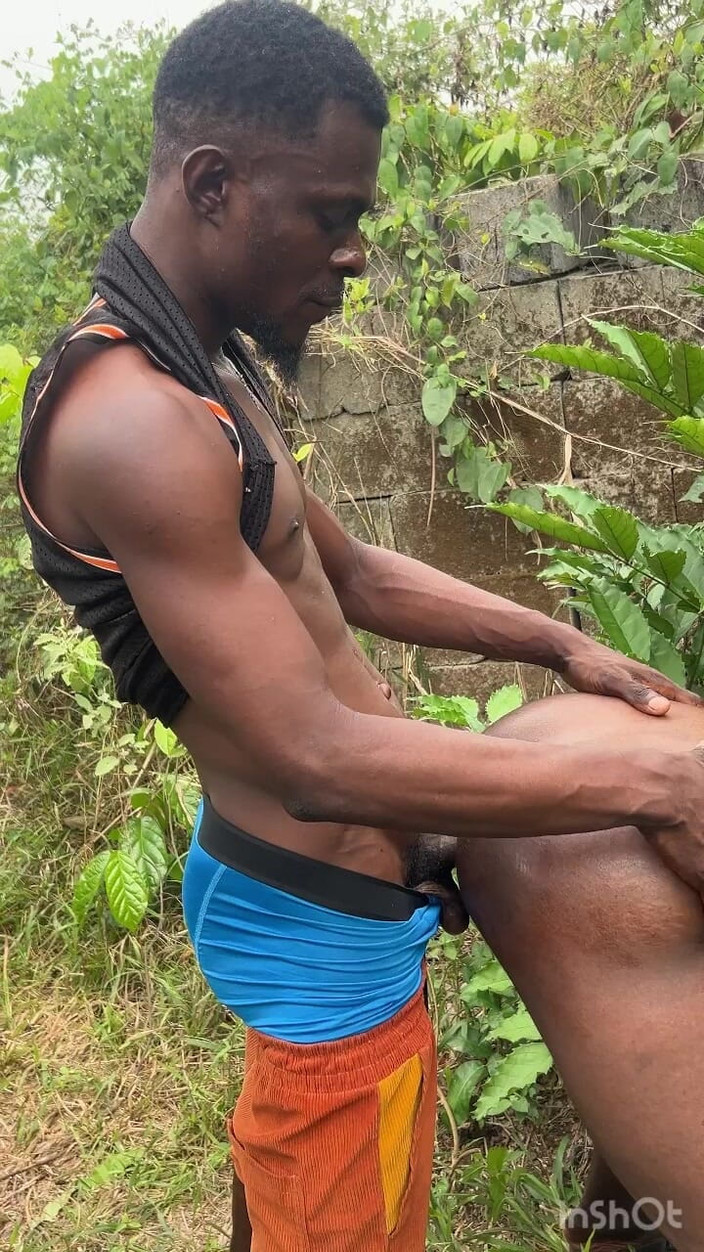 Masknaija: Ormandaki kalın amcıkta grup seks