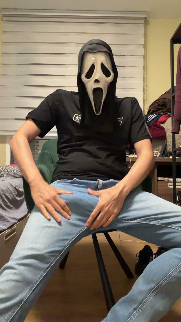 Liam Harding: Ghostface Jerks off and Nuts Like Crazy