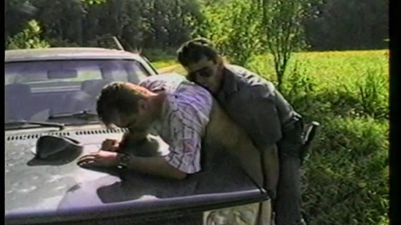 Boys boyz: Dos sementales cachondos intercambian mamadas al aire libre
