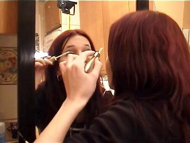 Radical: 19letá teenagerka má sex ve sprše