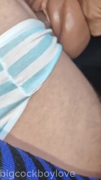 Um pau enorme enche uma buceta e seu padrasto de porra