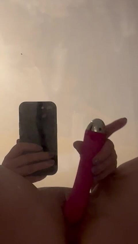 MeandMrs: Küçük Pembe Dildo Ile Amcık Oyunu