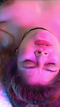Una notte e via- sesso con il capo dell'ufficio! Il sesso bollente di una bella ragazza