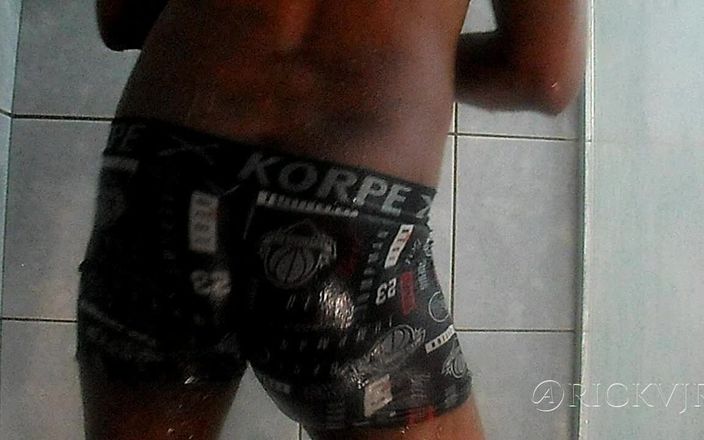 Rickvjr: Dat din cur la baie # 2 dansând sub duș