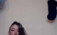 Dildo rosa e punheta com os pés