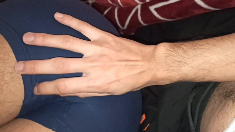 Desi__Panda: Sopir truk desi menyetubuhi pantat besar temannya yang lurus