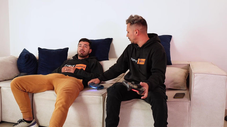 KARINAMILLER: Sousedka se vymkla kontrole a my nakonec mačkáme mléko