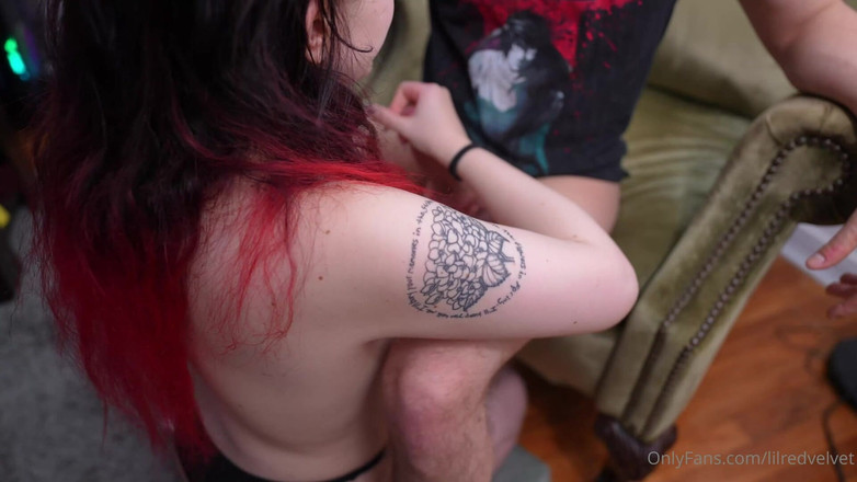 lilredvelvettt: Něžná wedgie kouření na obrovském ptákovi