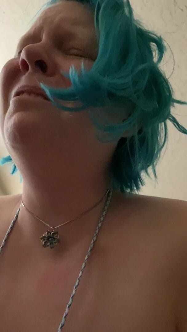 Hot potato girl: Full face vid of tied tits slapped