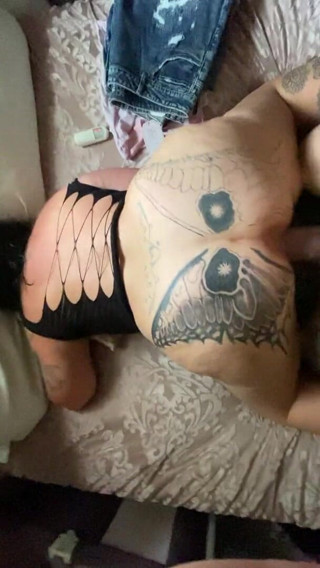 MzKiTTy91: Sexy PAWG-vrouw schuddende backshots