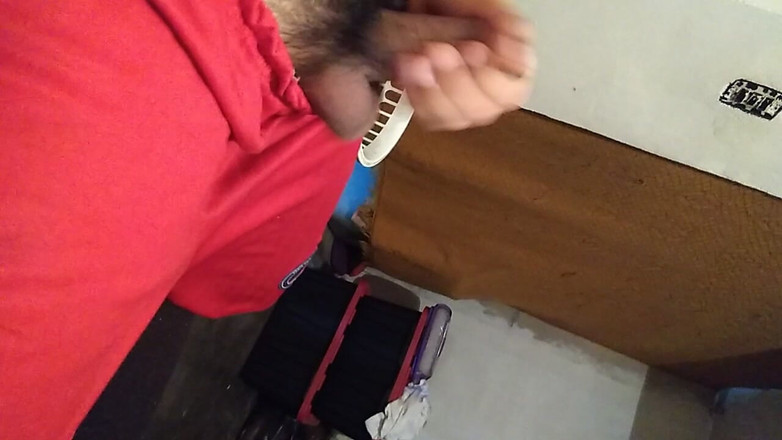 AlexAlejandro13: Čůrání nadržené v koupelně