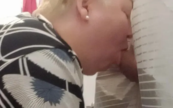 Zona901: Stepmom sucked a dick to a friend thinking that I...