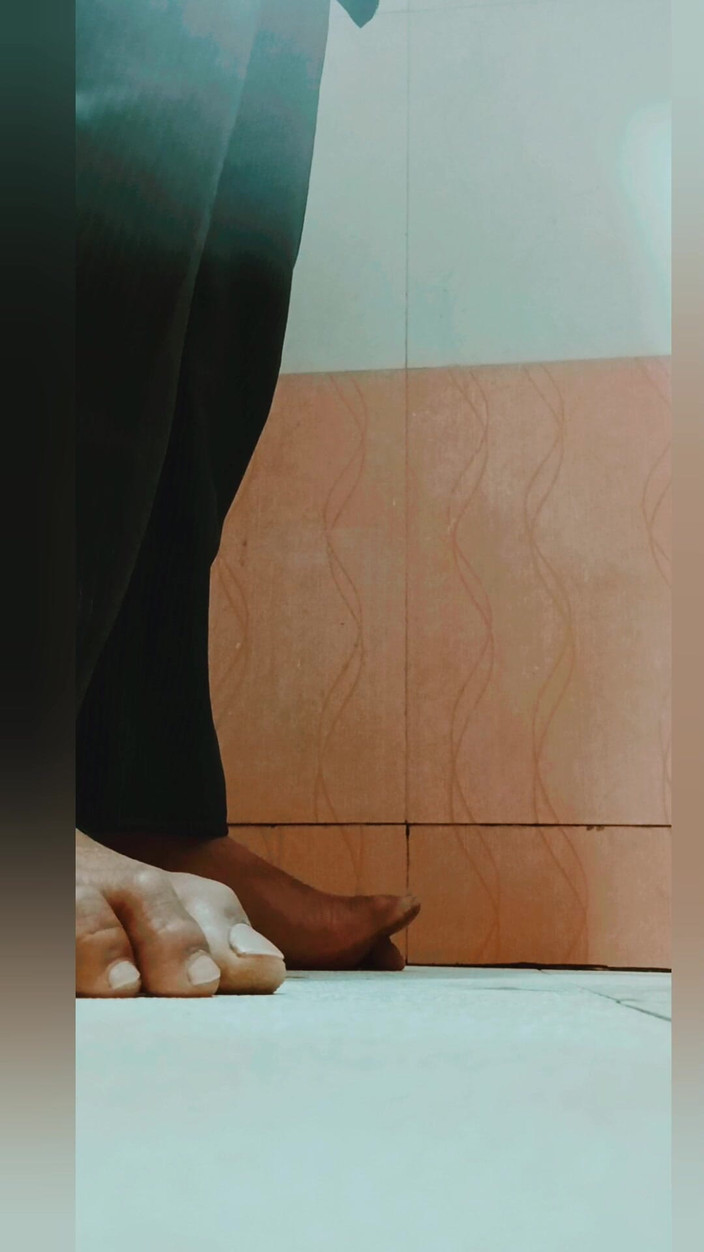 Hot sexy Sneha: Đi tiểu trong phòng tắm nữ